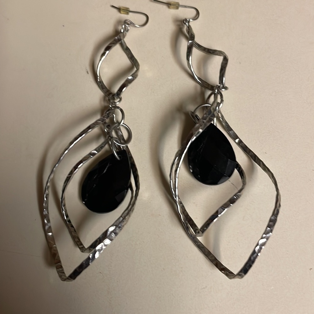 Long statement earring - Picture 2 of 2